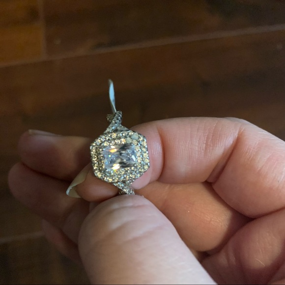 Charmed aroma emerald cut ring - Picture 2 of 2